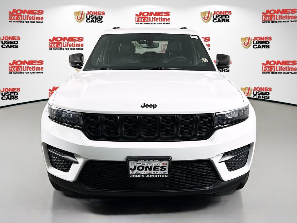 Used 2023 Jeep Grand Cherokee Altitude AWD/4WD image 12