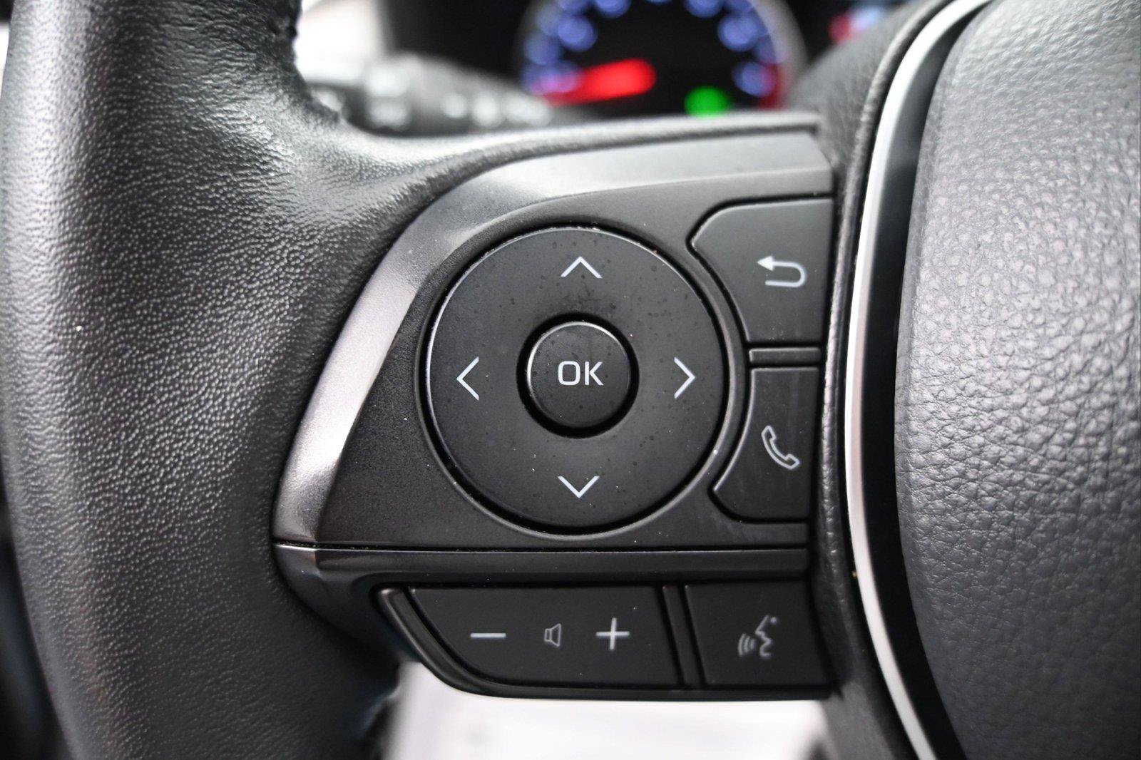 Used 2022 Toyota RAV4 XLE Premium AWD/4WD image 7
