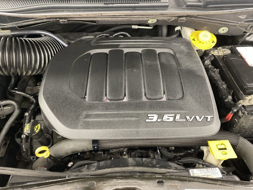 Used 2016 Chrysler Town & Country Touring w/ Driver Convenience Group image 30