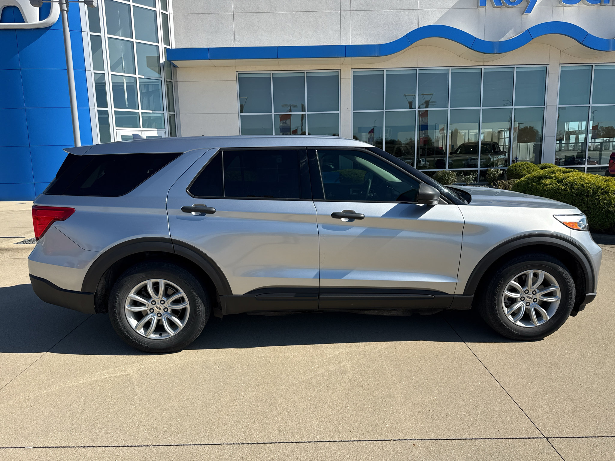 Used 2020 Ford Explorer 2WD w/ Class III Trailer Tow Package image 4