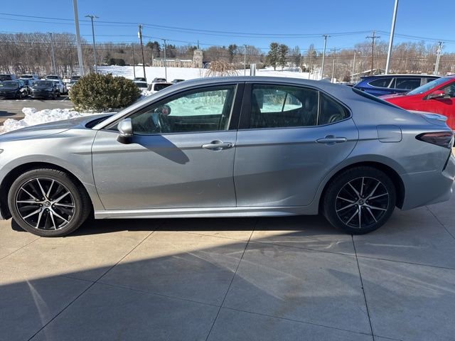 Used 2023 Toyota Camry SE image 4