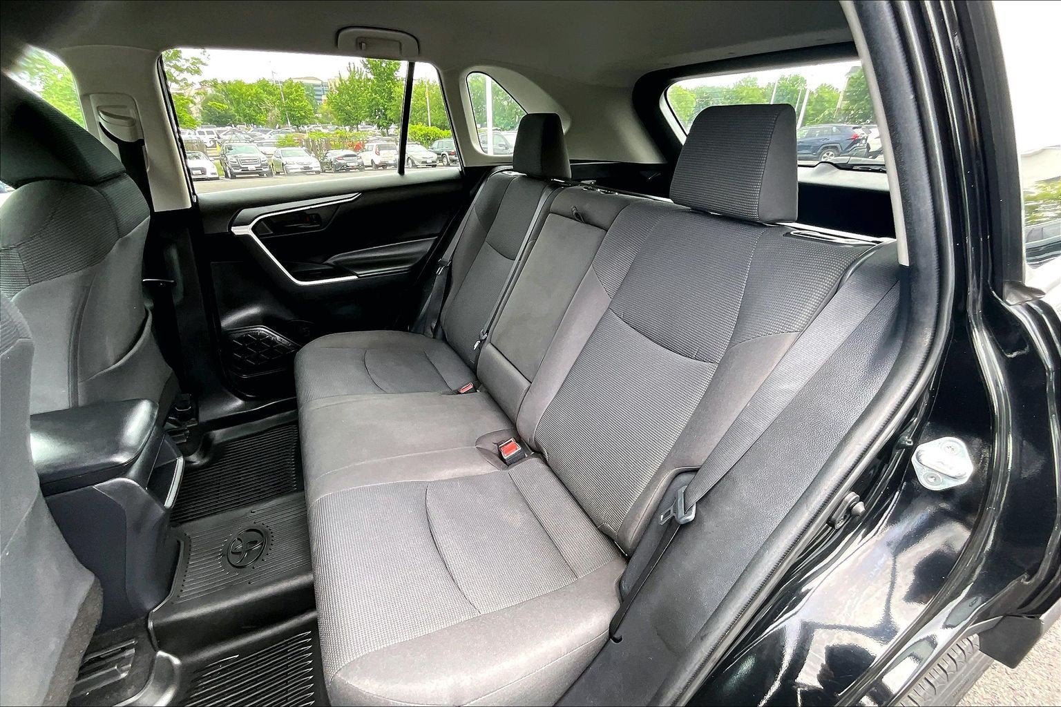 Used 2021 Toyota RAV4 LE AWD/4WD image 24