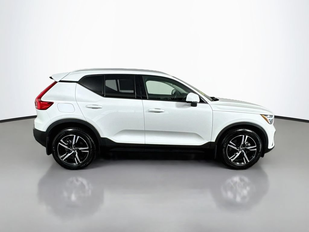 Used 2023 Volvo XC40 B5 Core w/ Convenience Package AWD/4WD image 9