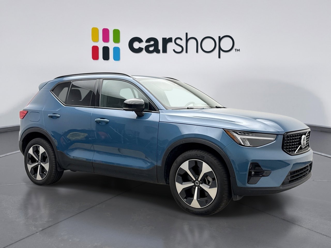 Used 2025 Volvo XC40 B5 Plus AWD/4WD image 7