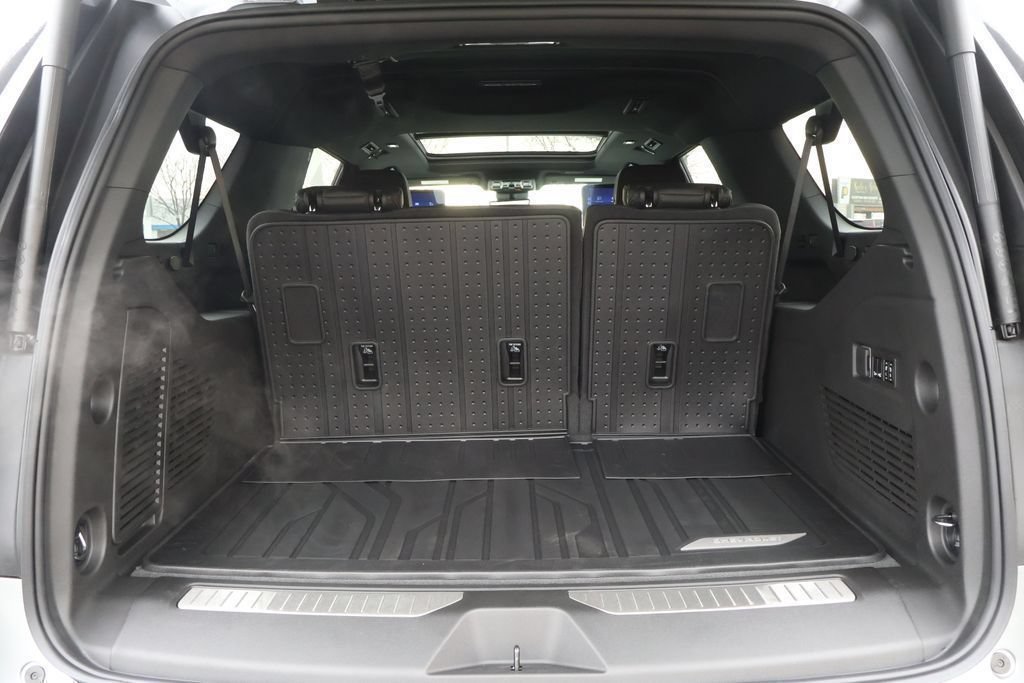 New 2026 Chevrolet Suburban RST w/ Advanced Technology Package AWD/4WD image 47