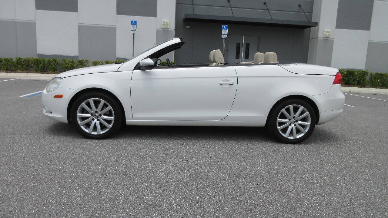Used 2011 Volkswagen Eos Komfort FWD image 2