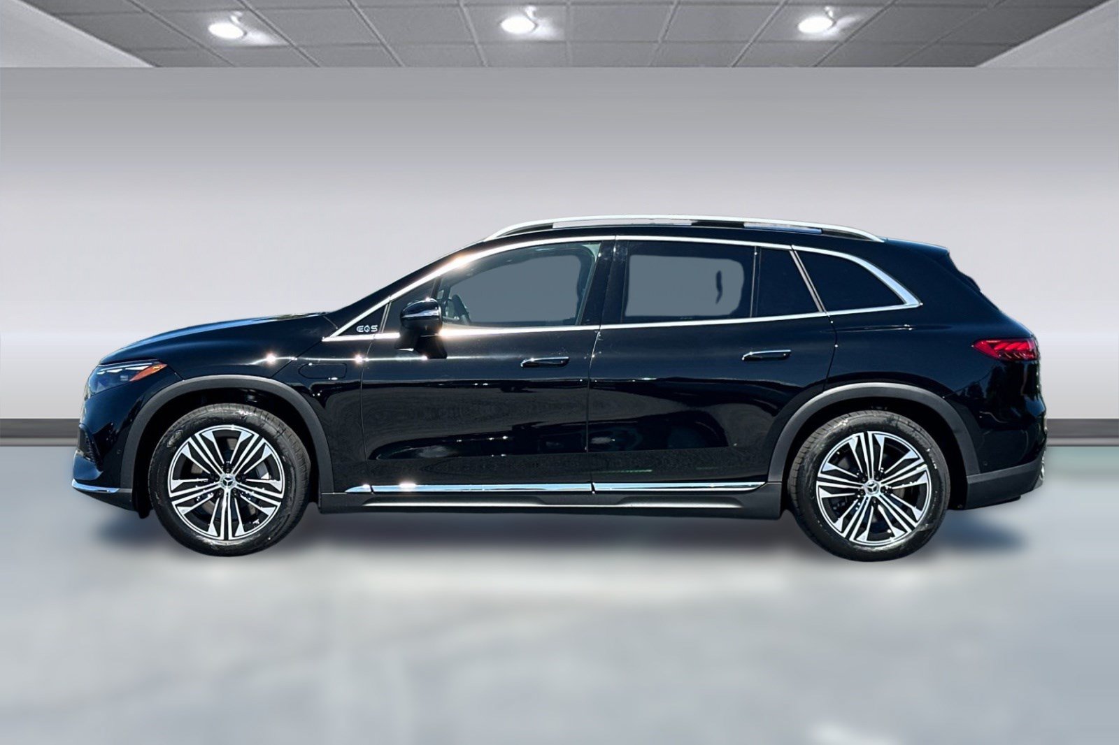 New 2026 Mercedes-Benz EQS 400 4MATIC SUV image 2