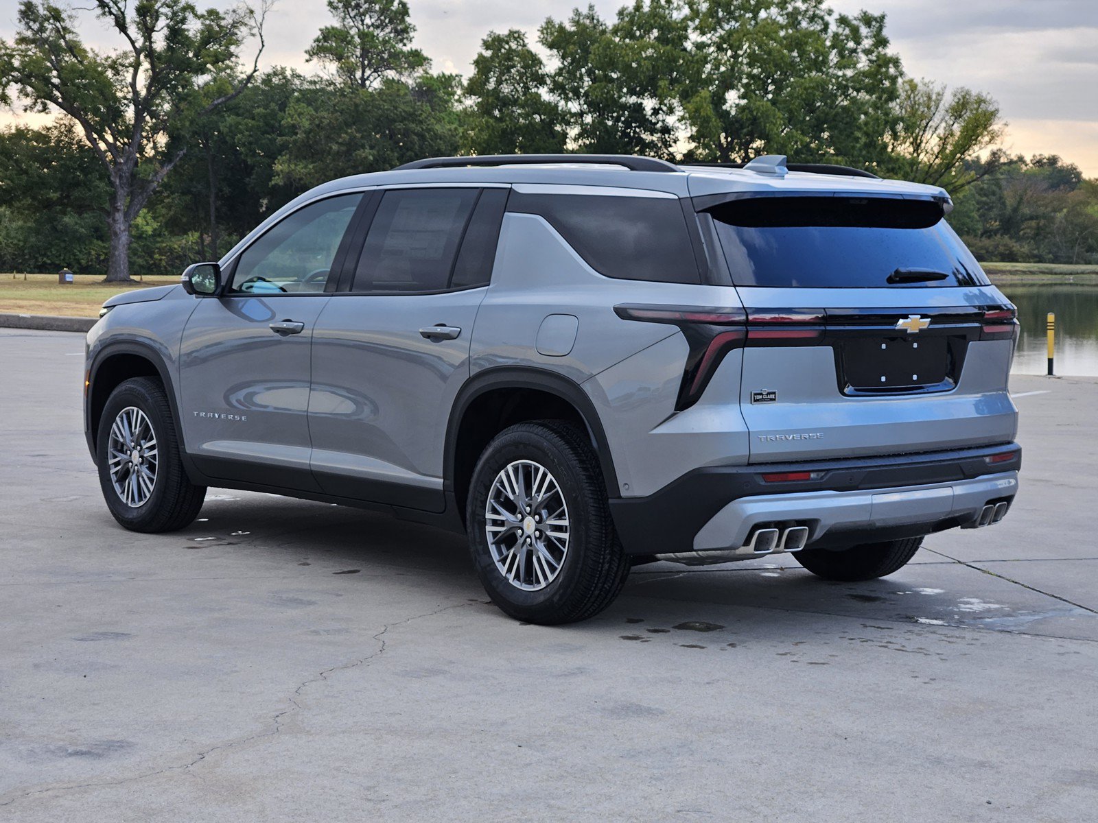 New 2027 Chevrolet Traverse LT w/ Enhanced Driving Package FWD image 3
