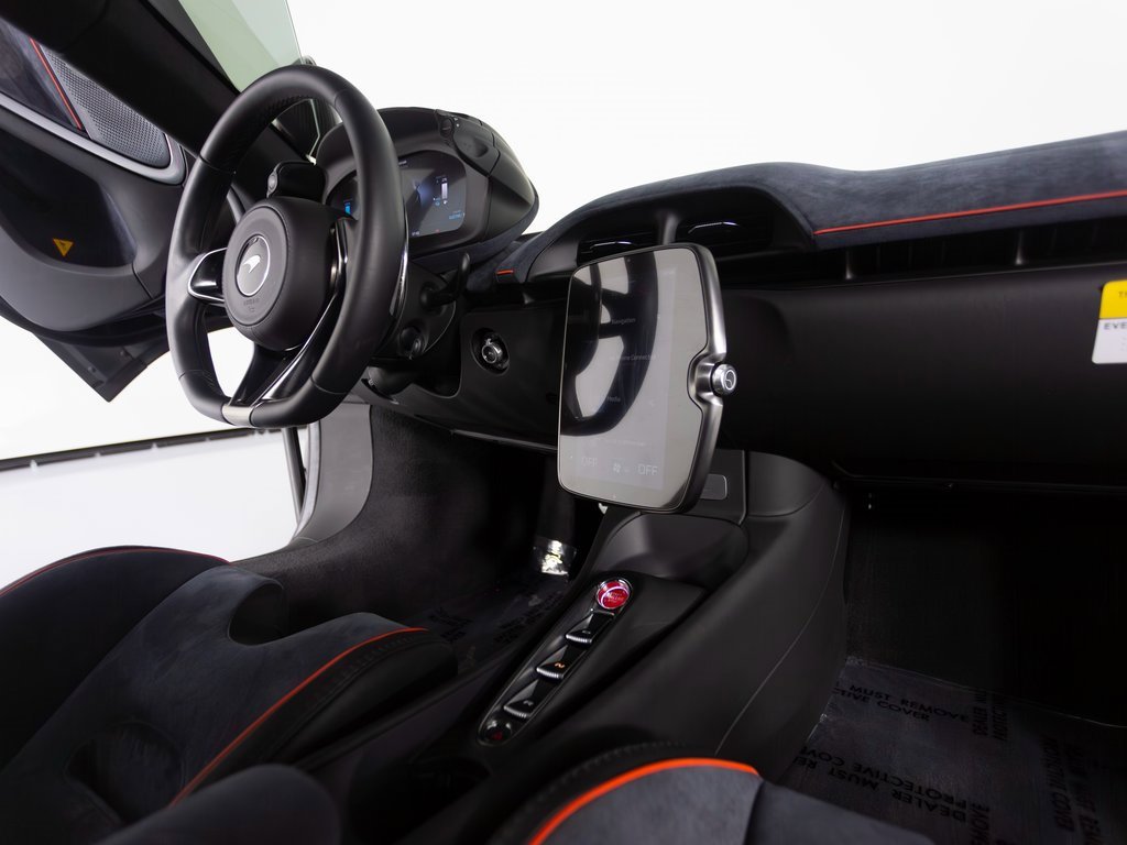 Used 2023 McLaren Artura image 25