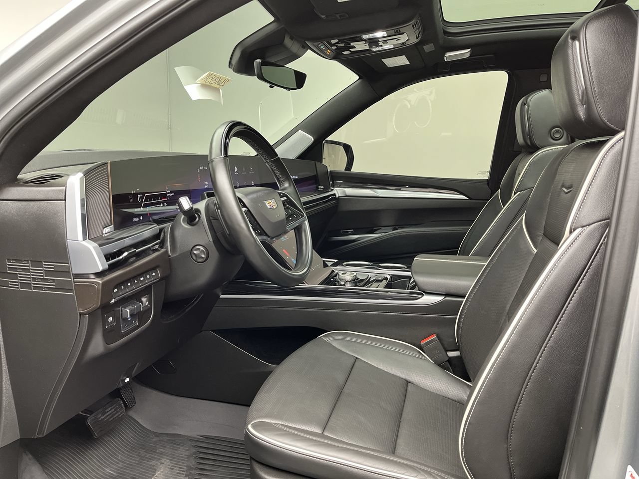 Certified 2025 Cadillac Escalade ESV Sport w/ Touring Package AWD/4WD image 3