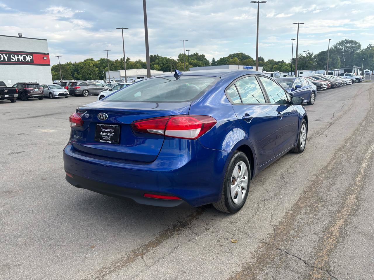 Used 2017 Kia Forte LX FWD image 3