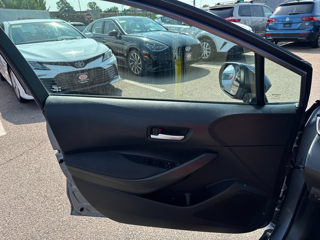 Used 2020 Toyota Corolla LE FWD image 32