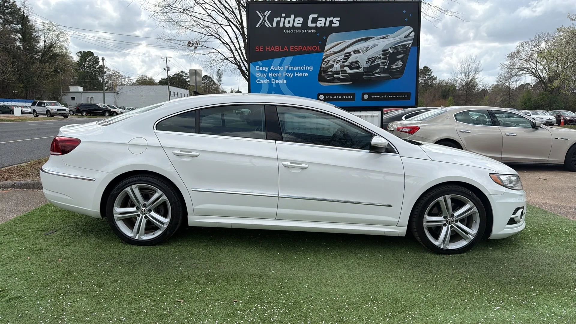 Used 2014 Volkswagen CC R-Line image 12