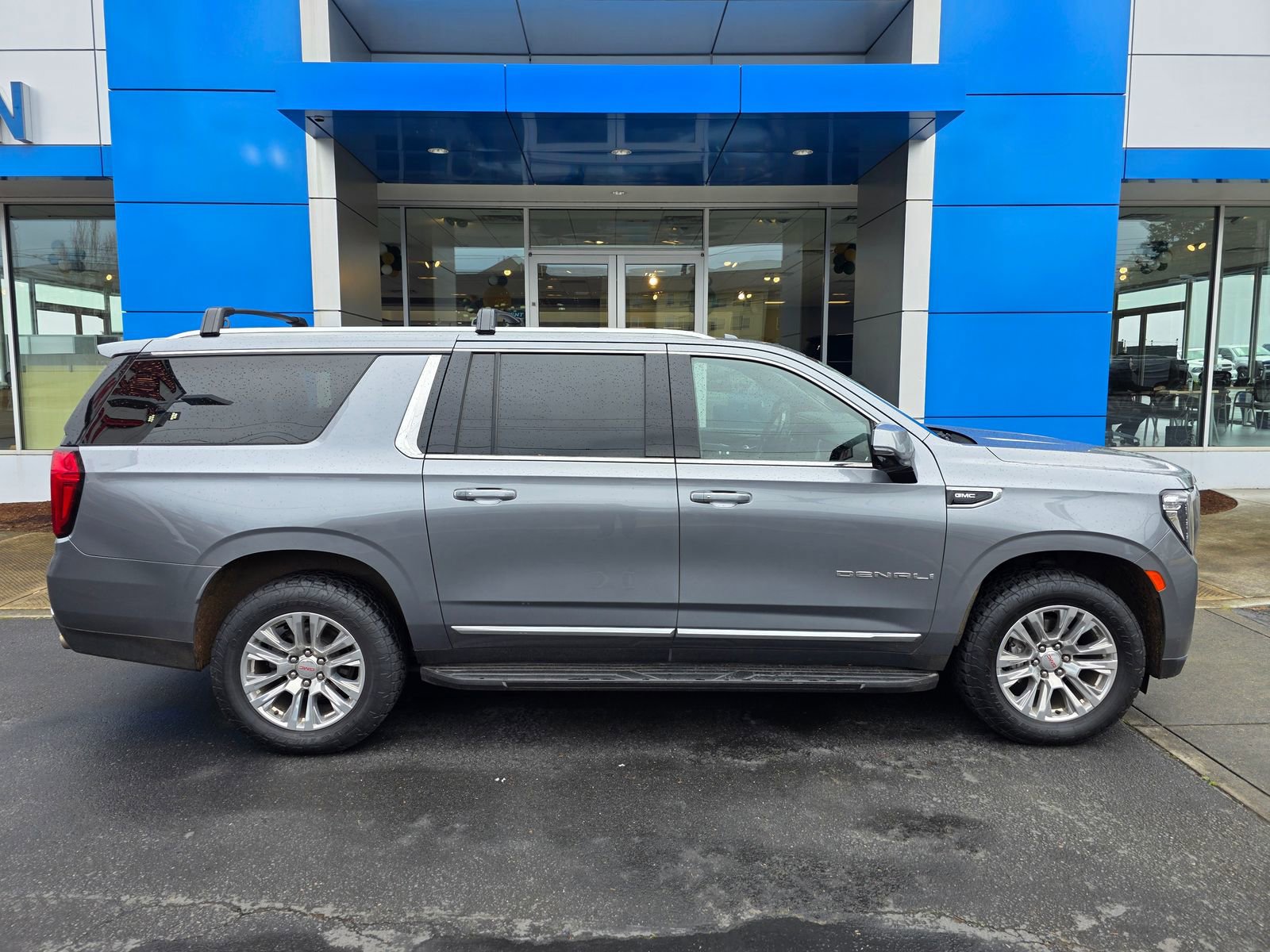 Used 2022 GMC Yukon XL Denali image 4