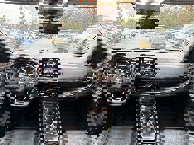 Used 2023 Nissan Rogue Platinum w/ Platinum Premium Package image 22