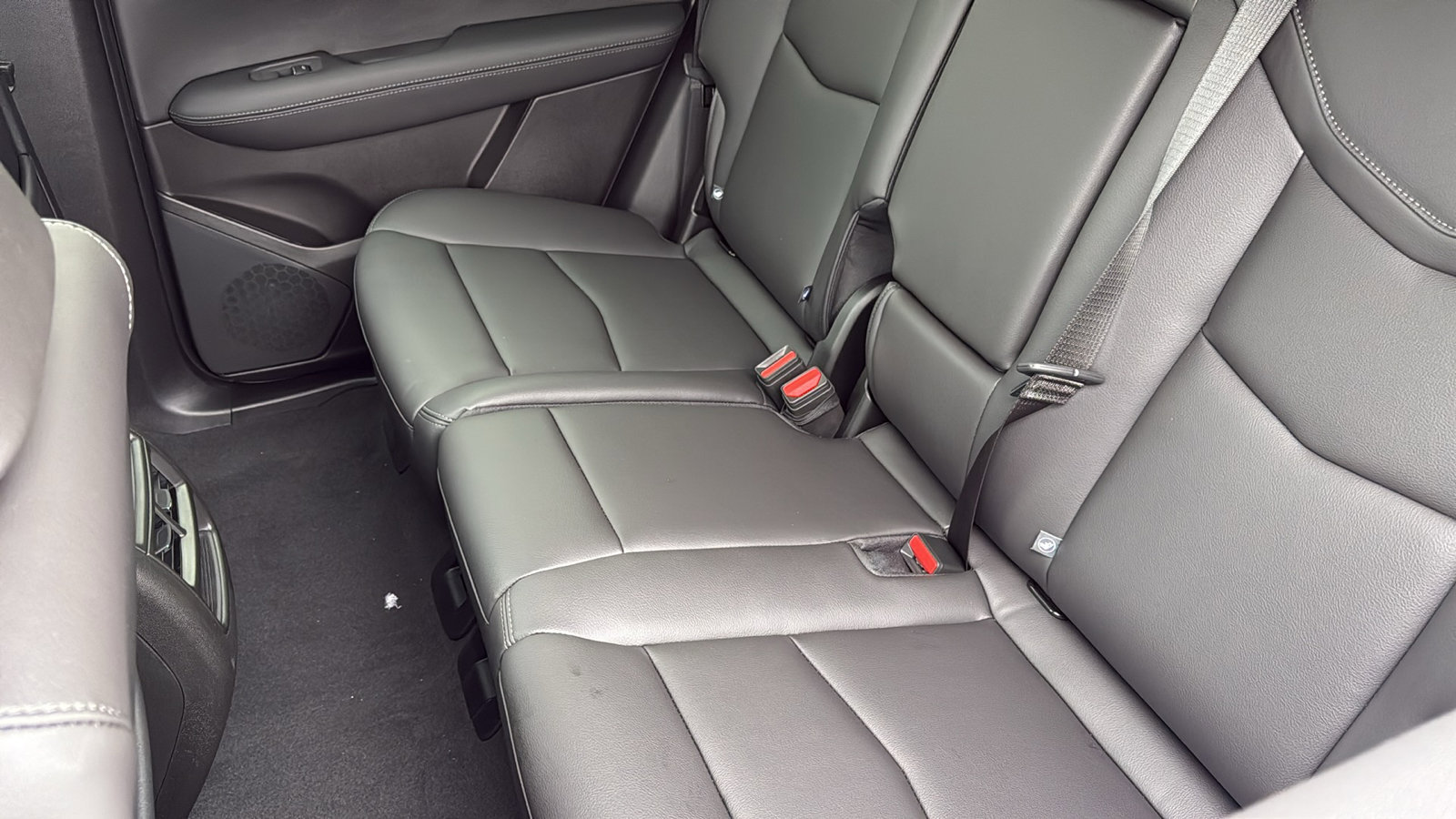 New 2025 Cadillac XT5 Luxury image 29