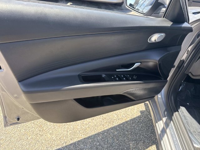 Certified 2026 Hyundai Elantra SE FWD image 14