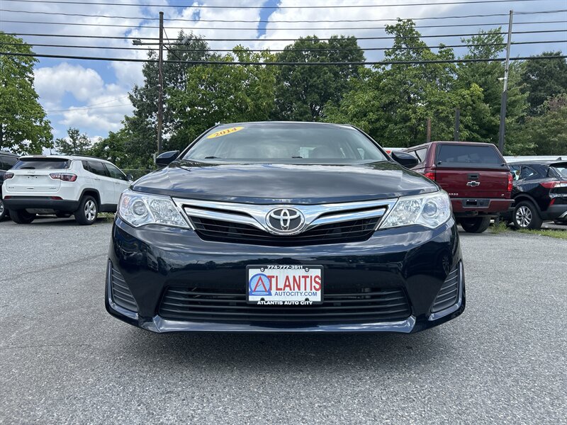 Used 2014 Toyota Camry LE FWD image 2