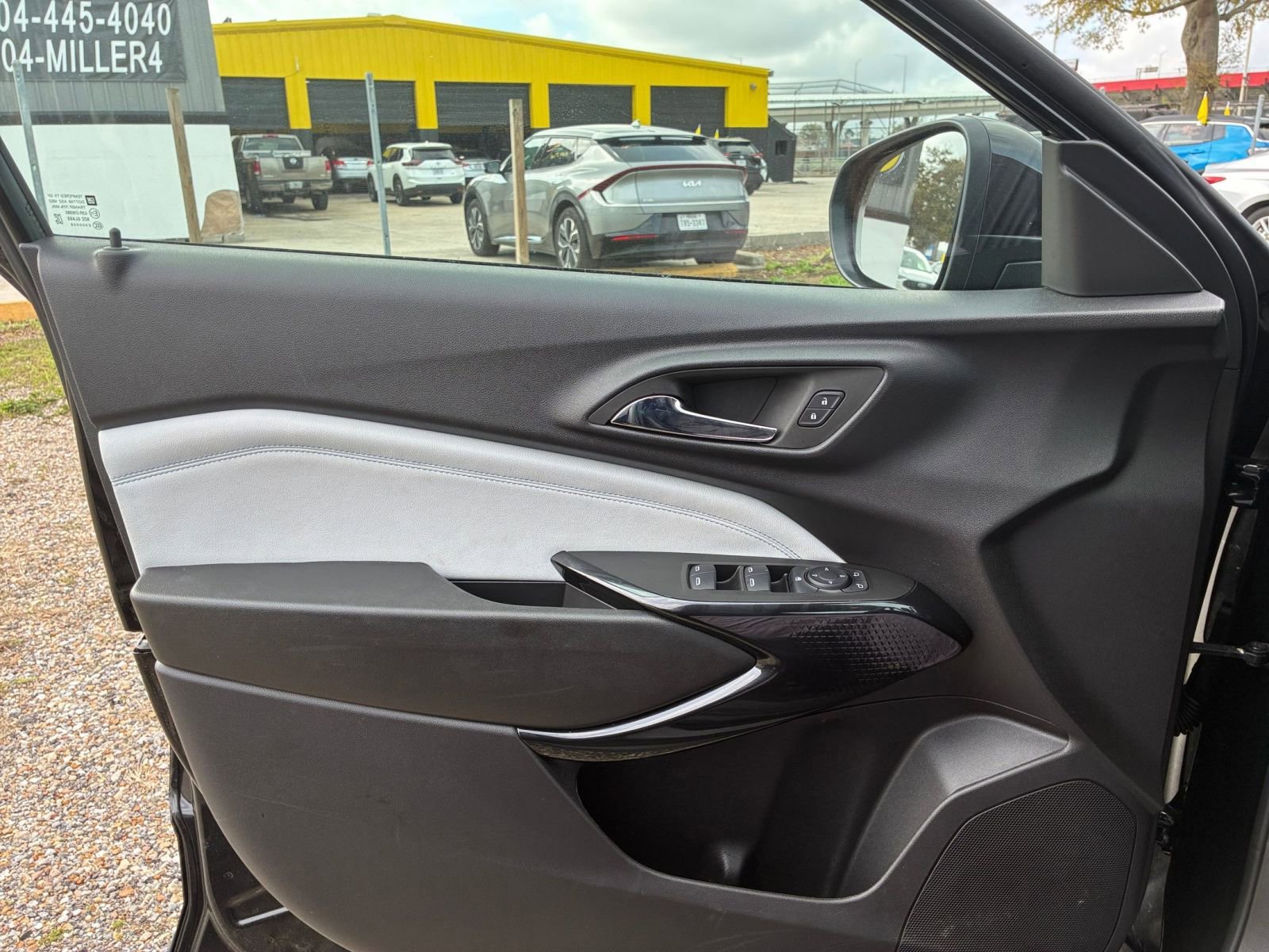 Used 2025 Chevrolet Trax LT w/ LT Convenience Package image 15