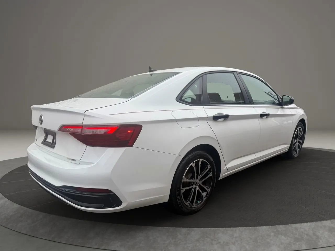 Used 2024 Volkswagen Jetta Sport image 5