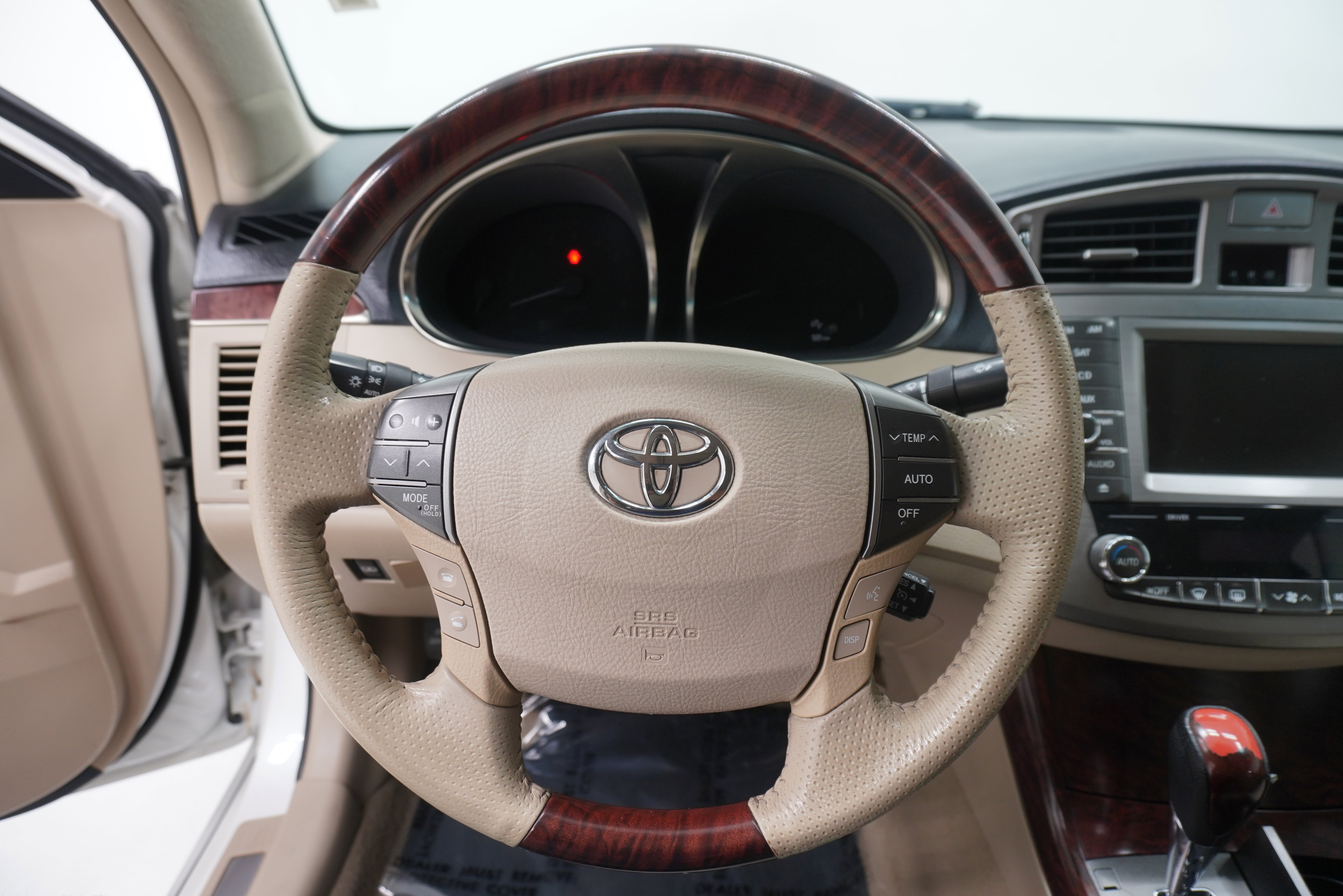 Used 2011 Toyota Avalon Limited FWD image 17