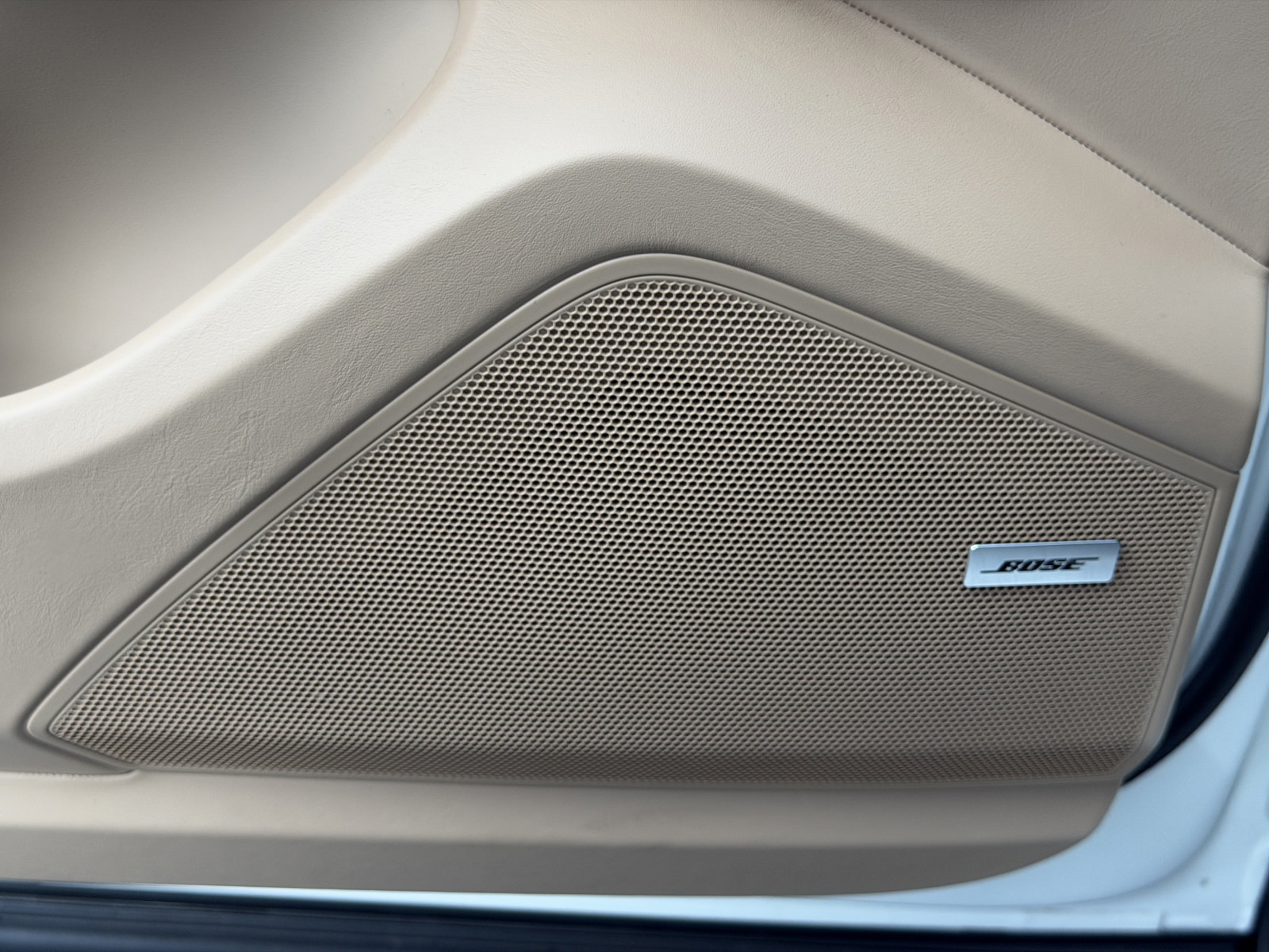 Certified 2025 Porsche Cayenne E-Hybrid Coupe AWD/4WD image 24