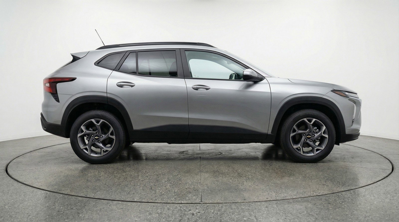 Used 2025 Chevrolet Trax LT w/ LT Convenience Package image 11