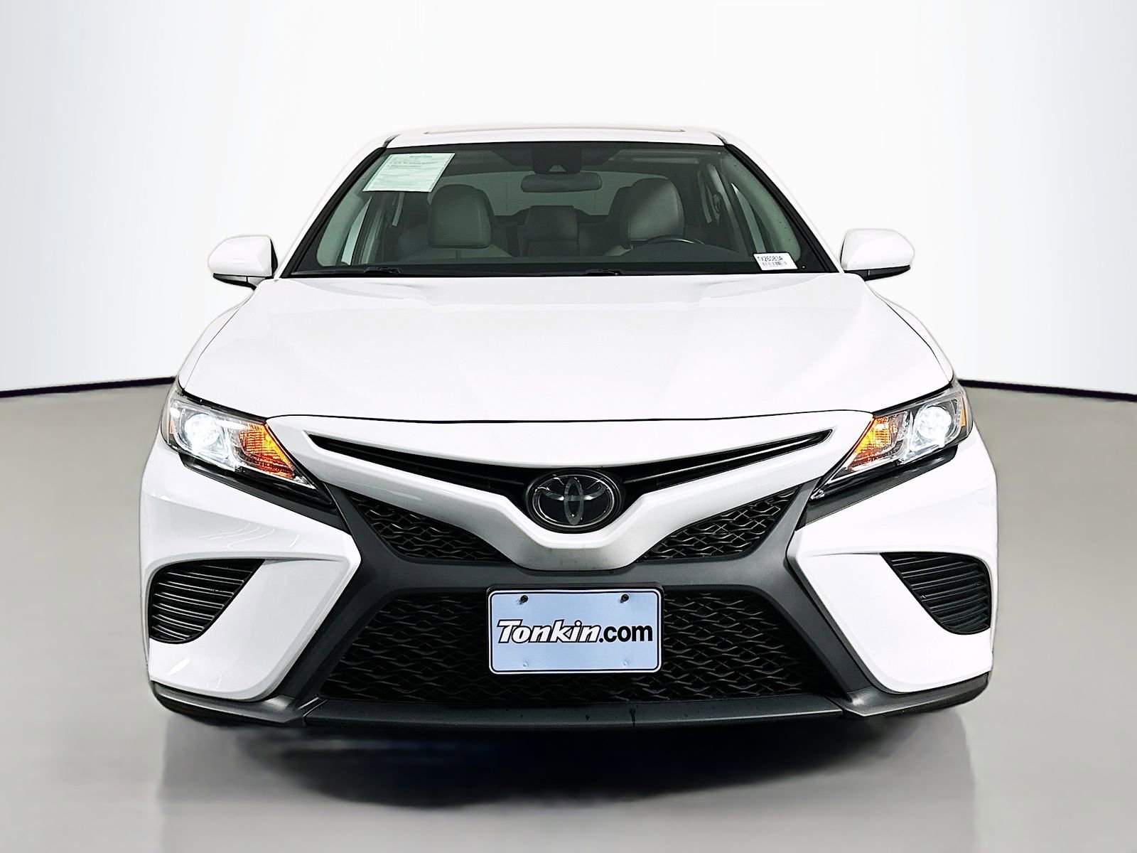 Certified 2020 Toyota Camry SE image 2