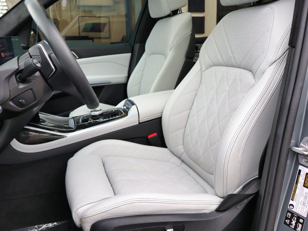 Used 2025 BMW X7 xDrive40i w/ M Sport Package AWD/4WD image 20