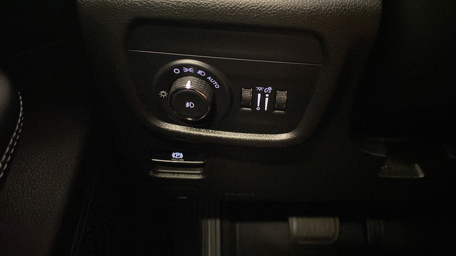 Used 2023 Jeep Grand Cherokee L Limited AWD/4WD image 25