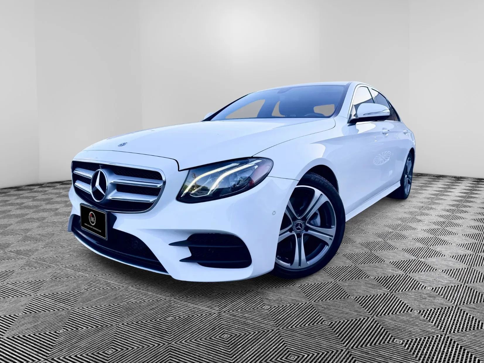 Used 2019 Mercedes-Benz E 300 image 2