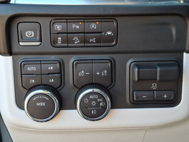 Used 2025 Chevrolet Tahoe Premier AWD/4WD image 9
