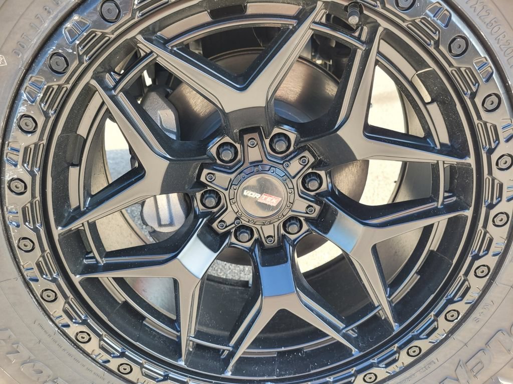 New 2025 Chevrolet Silverado 1500 RST w/ Redline Edition AWD/4WD image 11