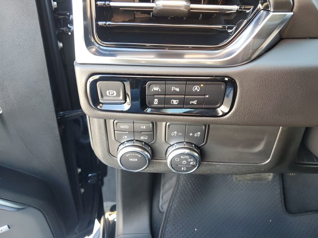 Used 2025 GMC Yukon Denali image 33