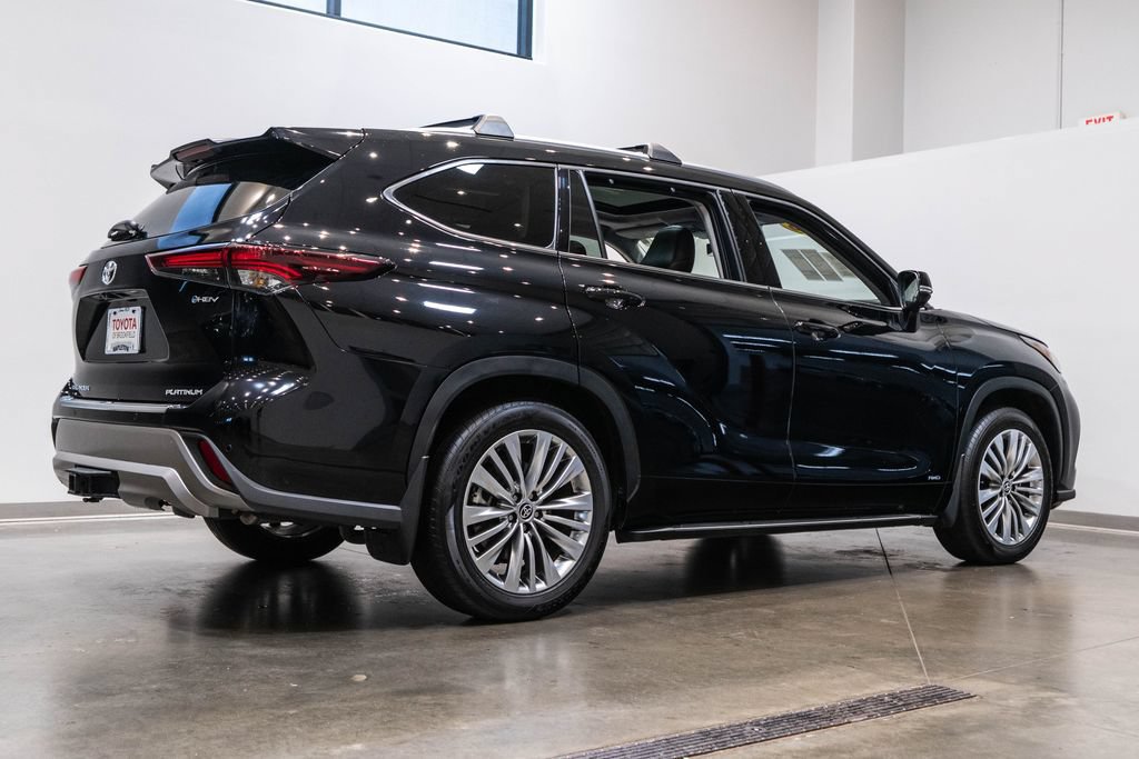 Certified 2026 Toyota Highlander Platinum AWD/4WD image 9