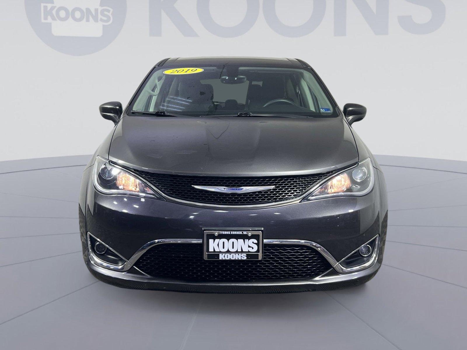Used 2019 Chrysler Pacifica Touring Plus w/ Tire & Wheel Group FWD image 4