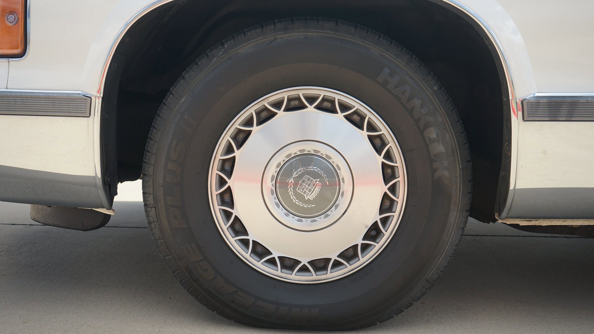 Used 1993 Cadillac Fleetwood Sedan RWD image 35