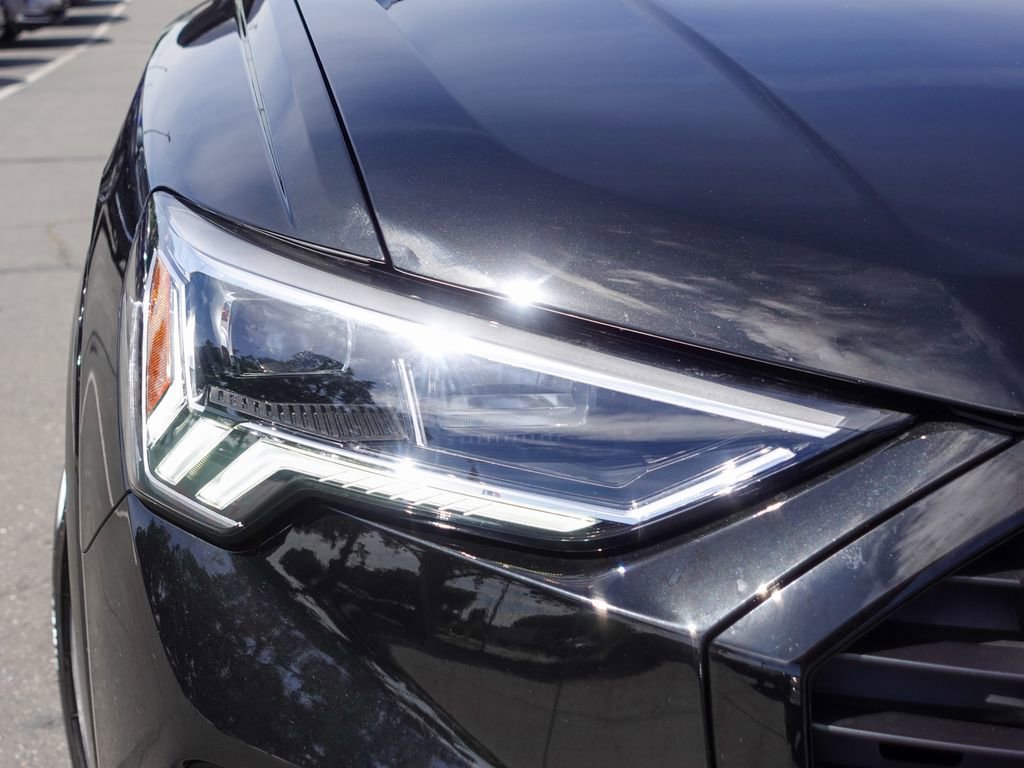 Used 2025 Audi Q3 2.0T Premium w/ Convenience Plus Package image 4