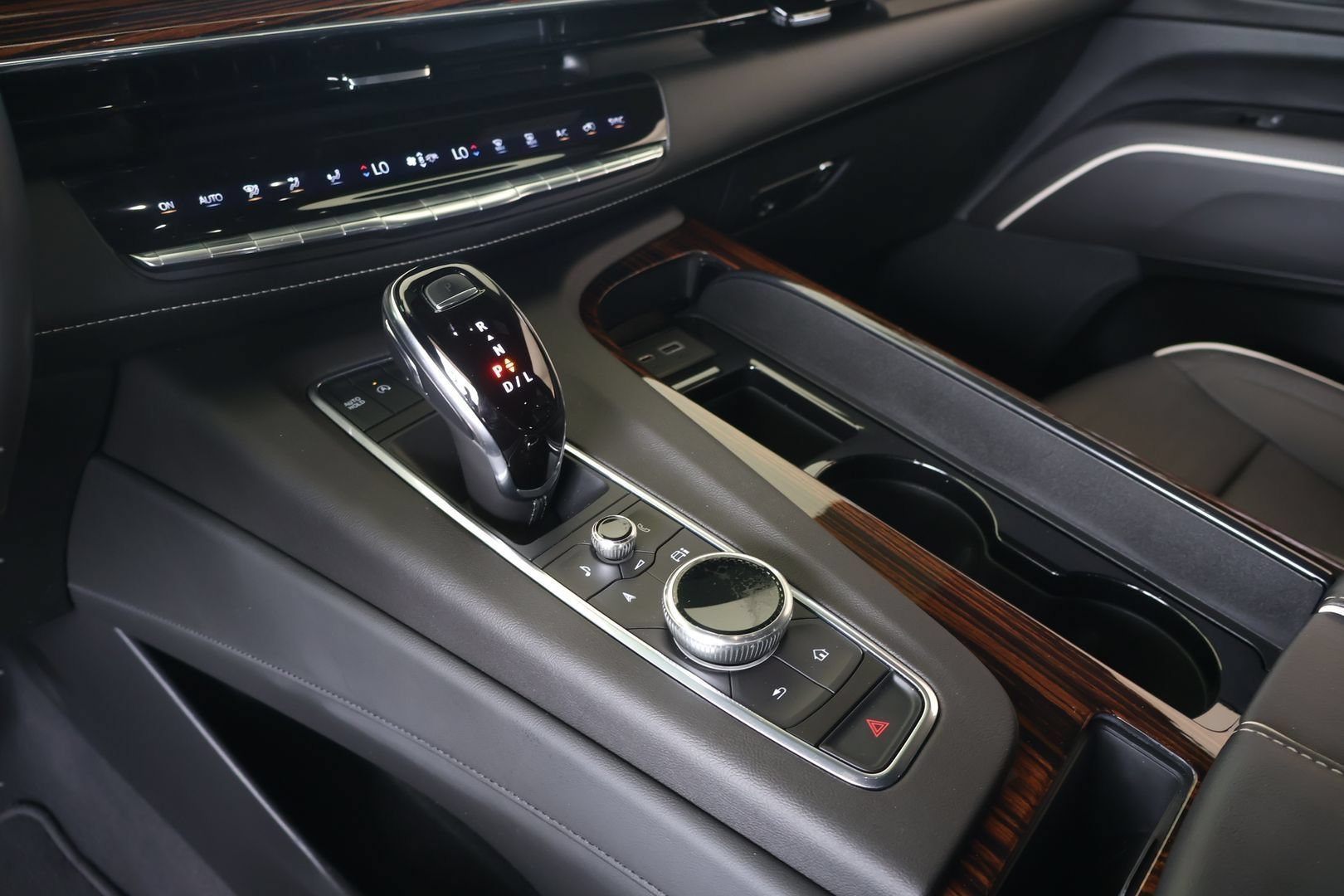 Used 2021 Cadillac Escalade Premium Luxury RWD image 24