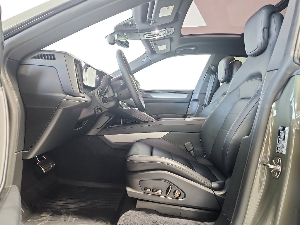 New 2026 Porsche Cayenne Electric AWD/4WD image 5