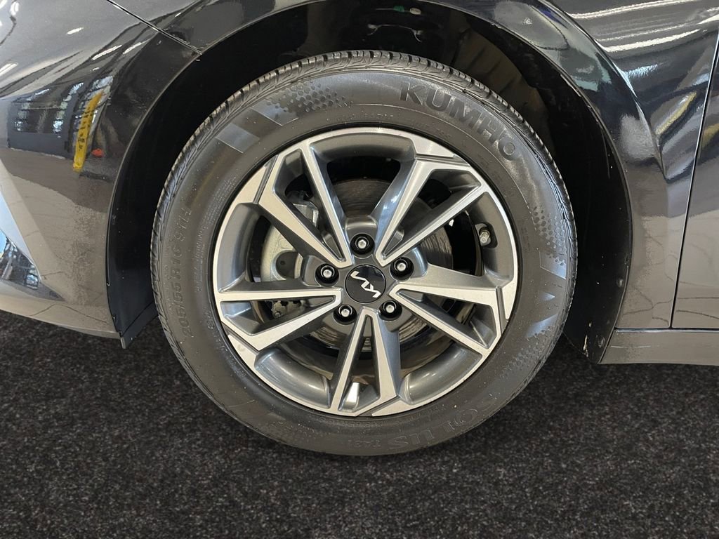 Used 2023 Kia Forte LXS image 13