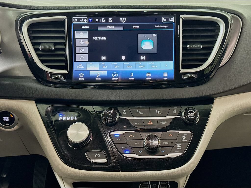 Used 2023 Chrysler Pacifica Touring-L FWD image 14