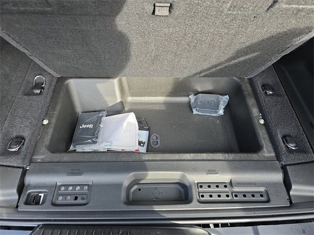 Used 2024 Jeep Wrangler Sahara w/ Technology Group image 13