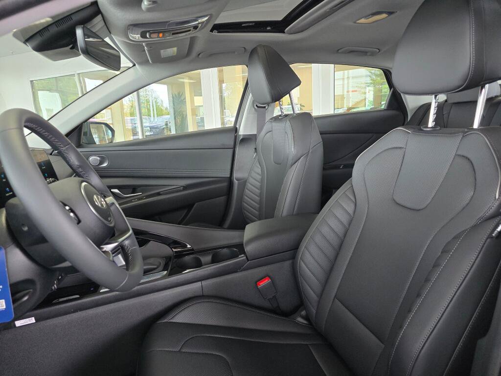 New 2026 Hyundai Elantra Limited FWD image 16