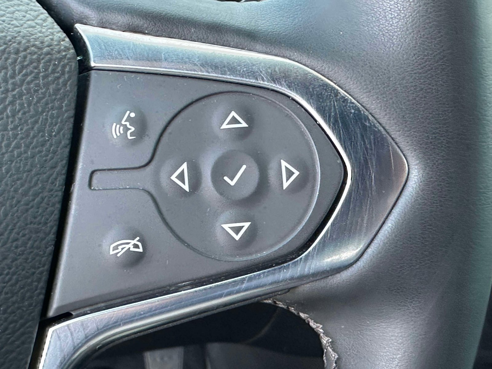 Used 2023 Chevrolet Traverse LT AWD/4WD image 21
