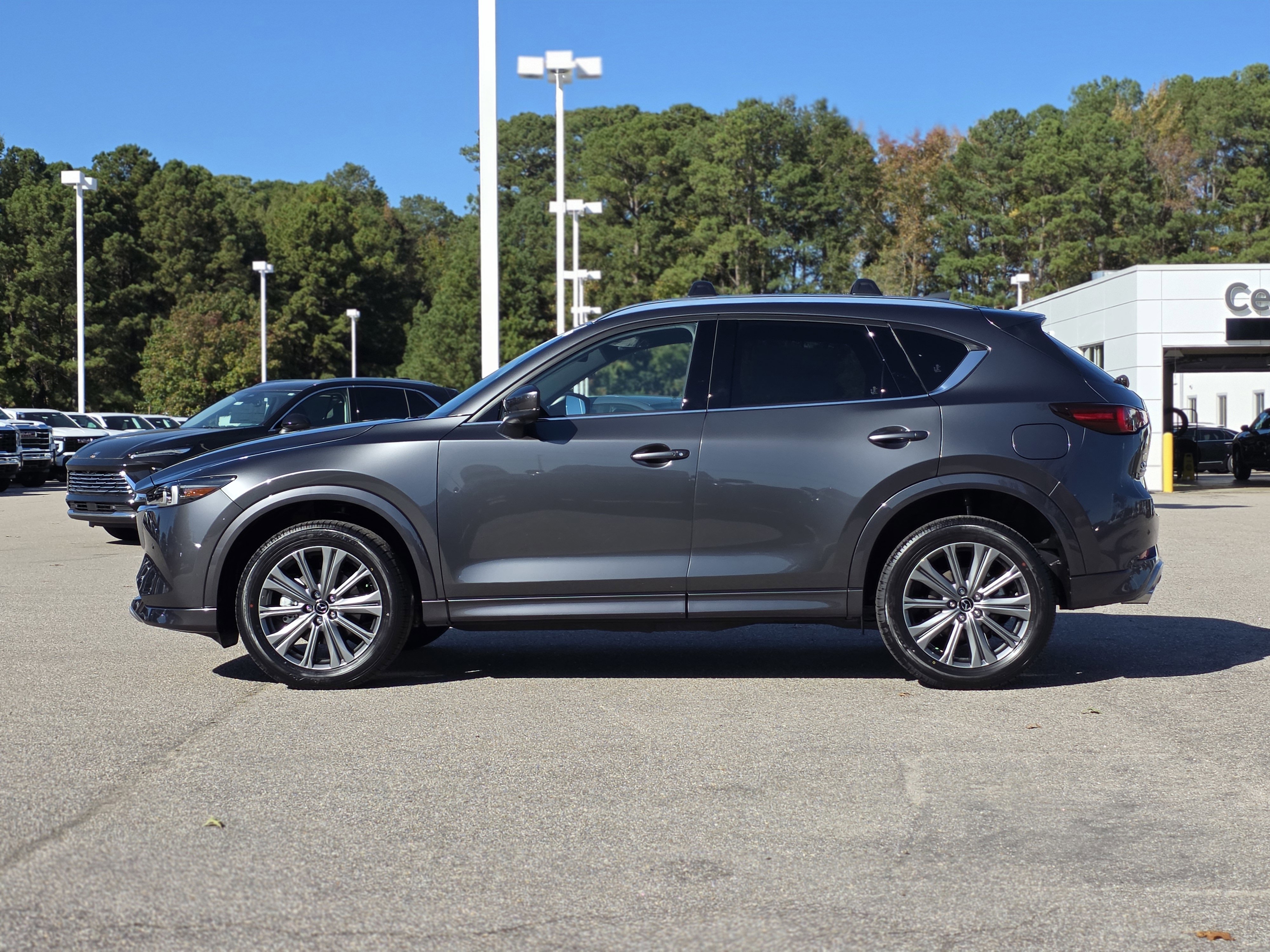 New 2025 MAZDA CX-5 Signature image 4