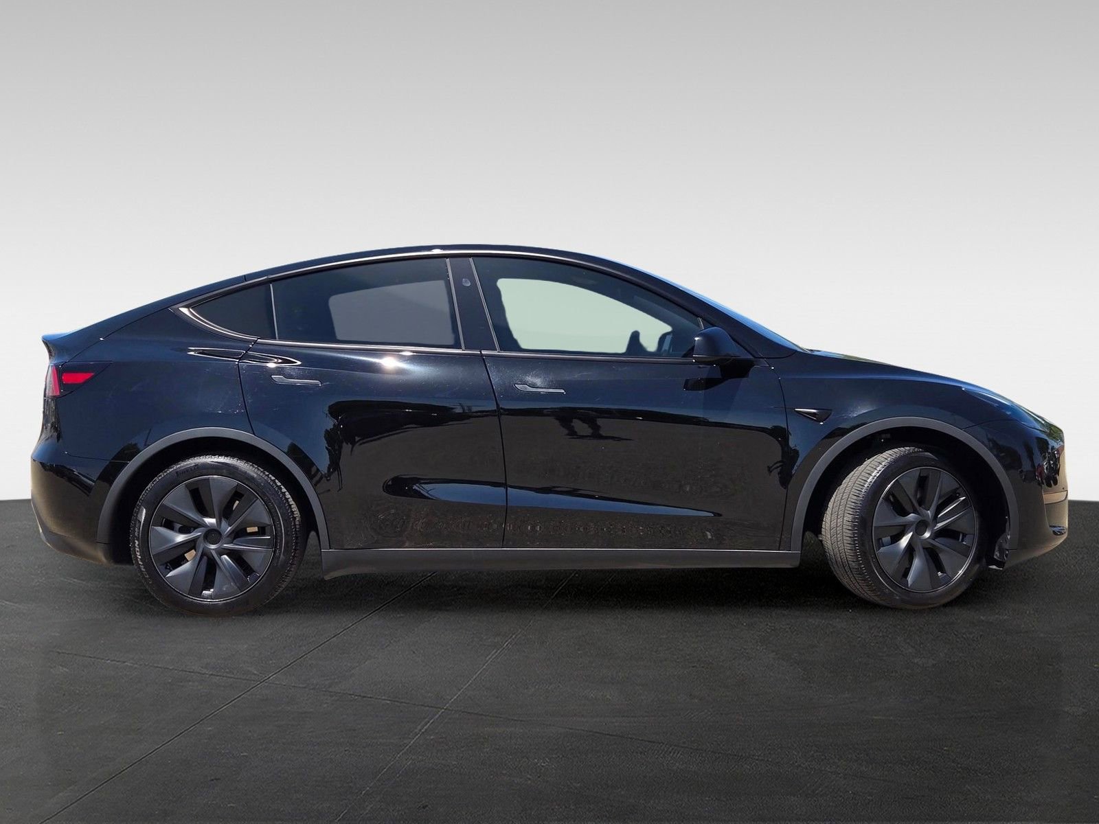 Used 2025 Tesla Model Y Long Range AWD/4WD image 3