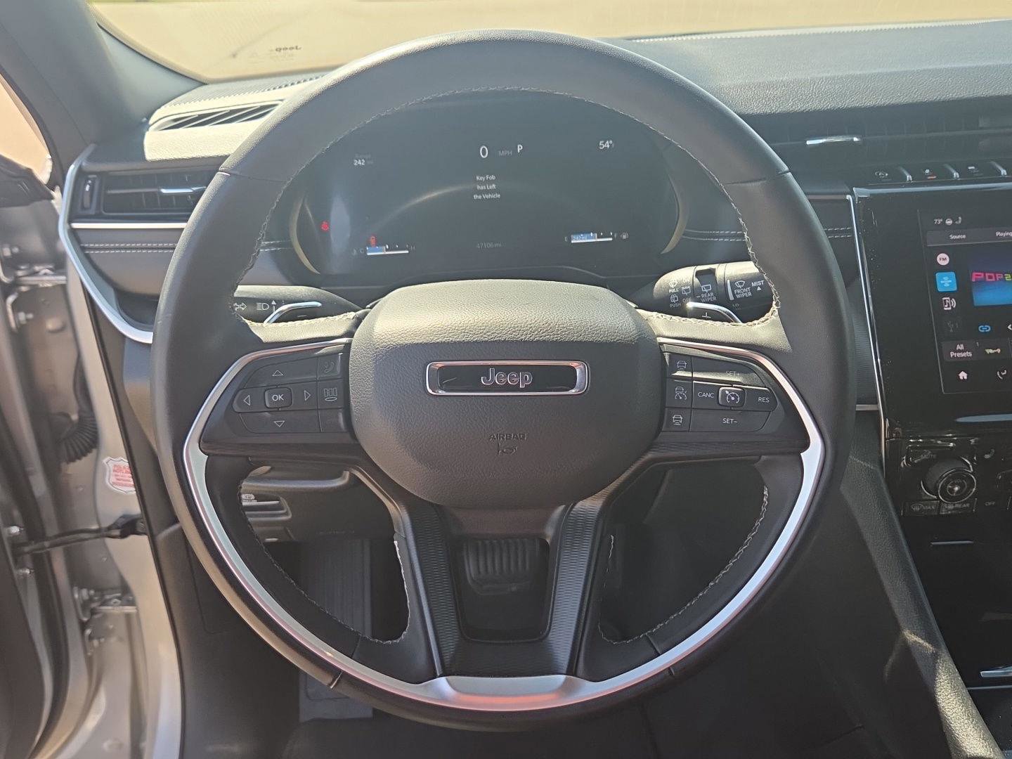 Used 2025 Jeep Grand Cherokee Altitude AWD/4WD image 25