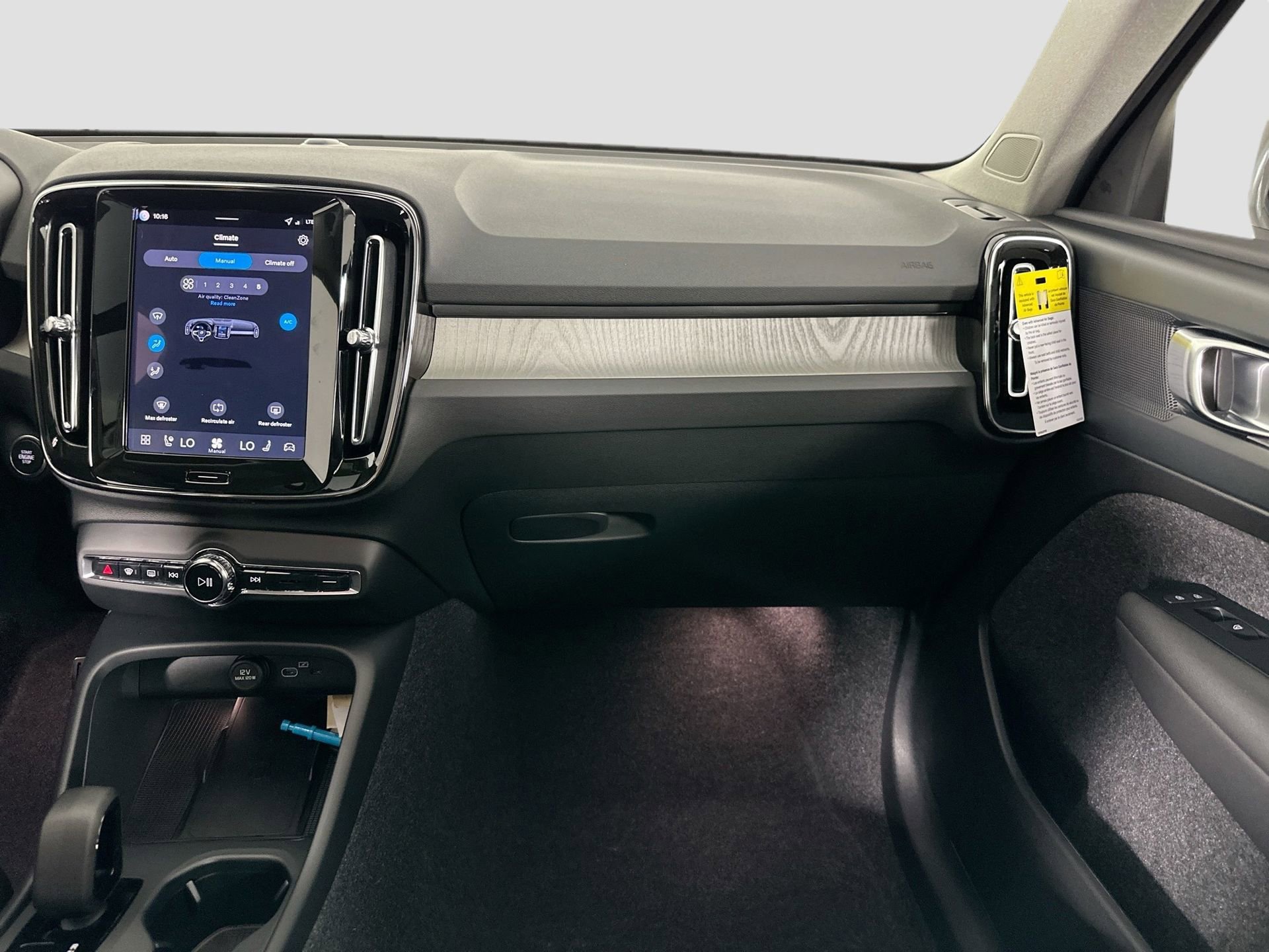 New 2026 Volvo XC40 B4 Core FWD image 27