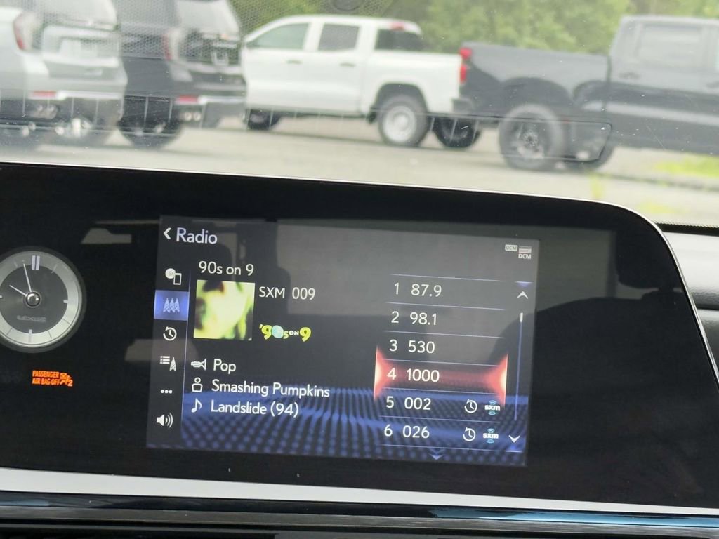 Used 2022 Lexus ES 350 w/ Premium Package image 10